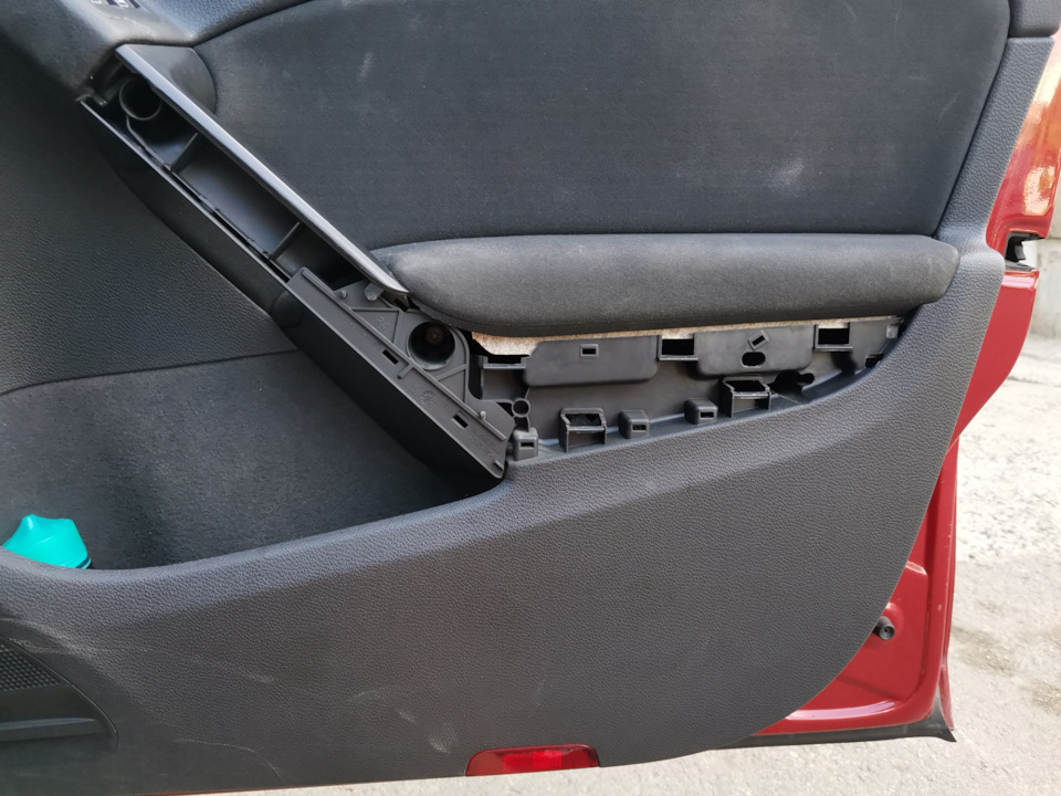 Ремонт кнопки стеклоподьемника — Volkswagen Golf Mk6, 1,4 л, 2009 года ...