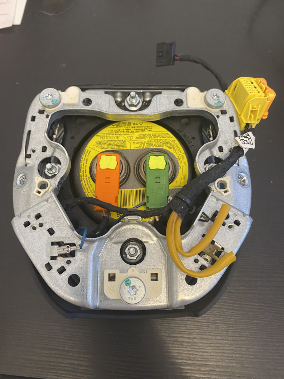 Вид моей подушки, у более новых машин они собраны по-другому — Audi A3 (8P)