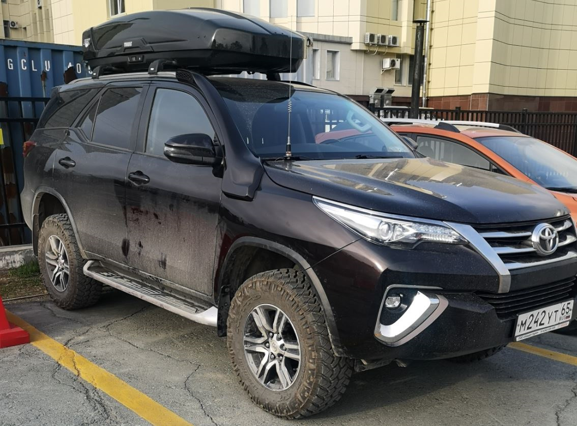 Fortuner шины. Шноркель Toyota Fortuner. Тойота фортунер 90. Шноркель Toyota Fortuner 2. Toyota Fortuner Arctic Trucks.