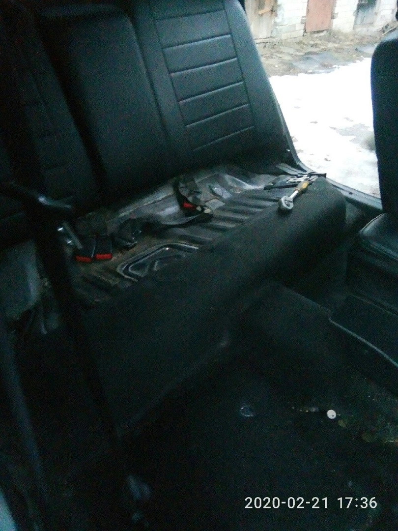 Разборка салона, подготовка — Lada Приора седан, 1,6 л, 2011 года ...