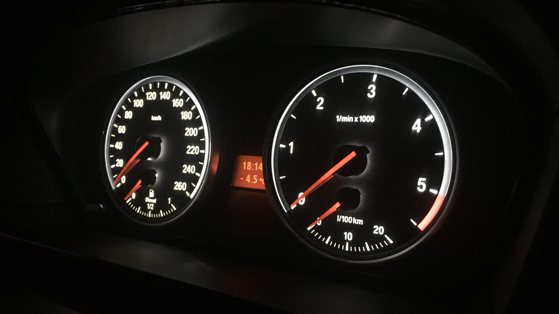 Приборная панель е60. BMW x6m приборная панель. Приборная панель BMW x6. Приборка BMW x6m. X6m панель приборов.