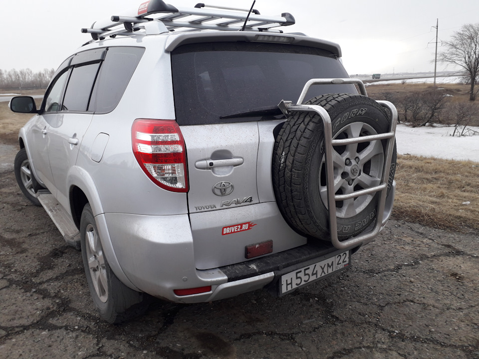 Крепление лесенки. — Toyota RAV4 (III), 2,4 л, 2010 года | аксессуары ...