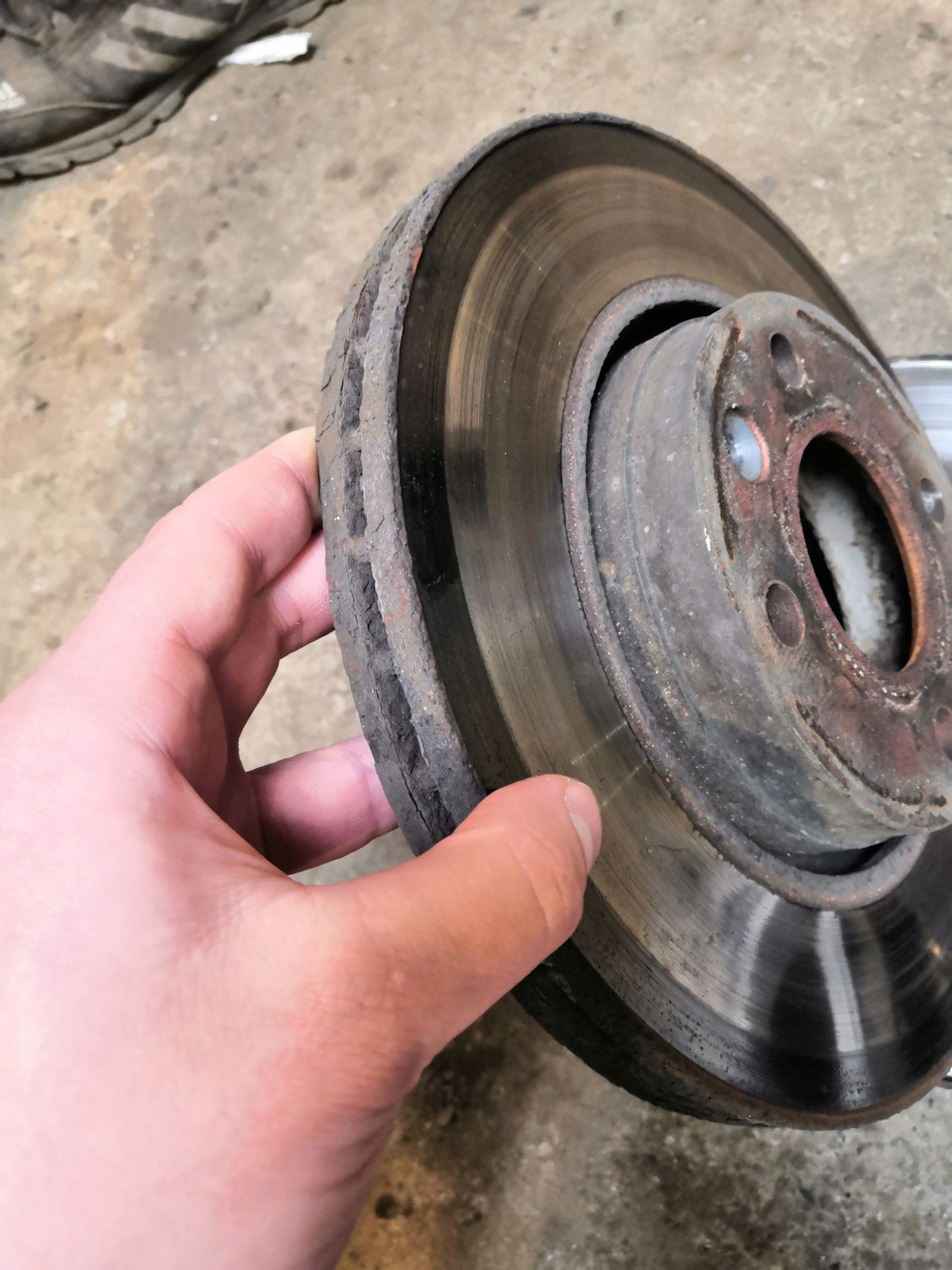 Заменил тормозные передние диски и колодки + свечи зажигания — Lada ...