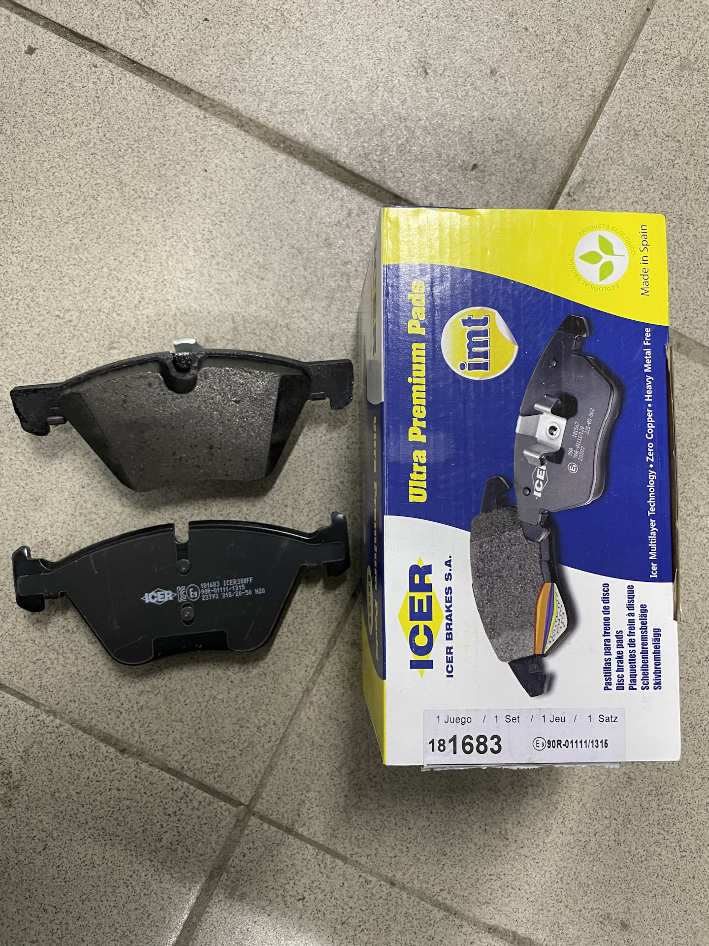 Тормозные колодки icer. Колодки ICER BMW. Тормозные передние колодки ICER на Volkswagen Passat cc. ICER колодки.