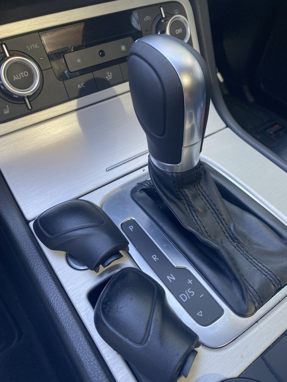 Заменил накладки на селекторе АКПП — Volkswagen Touareg (2G), 3 л, 2014 ...