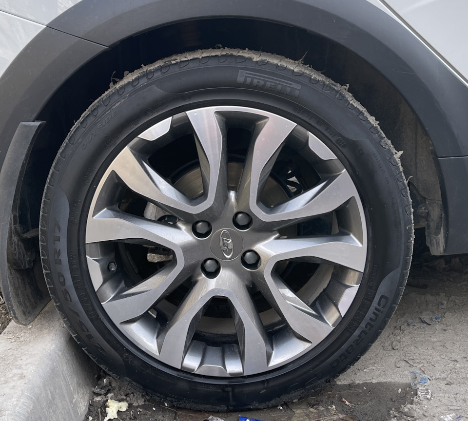 Колпачки на колёсные болты — Lada Vesta SW Cross (1G), 1,6 л, 2021 года ...