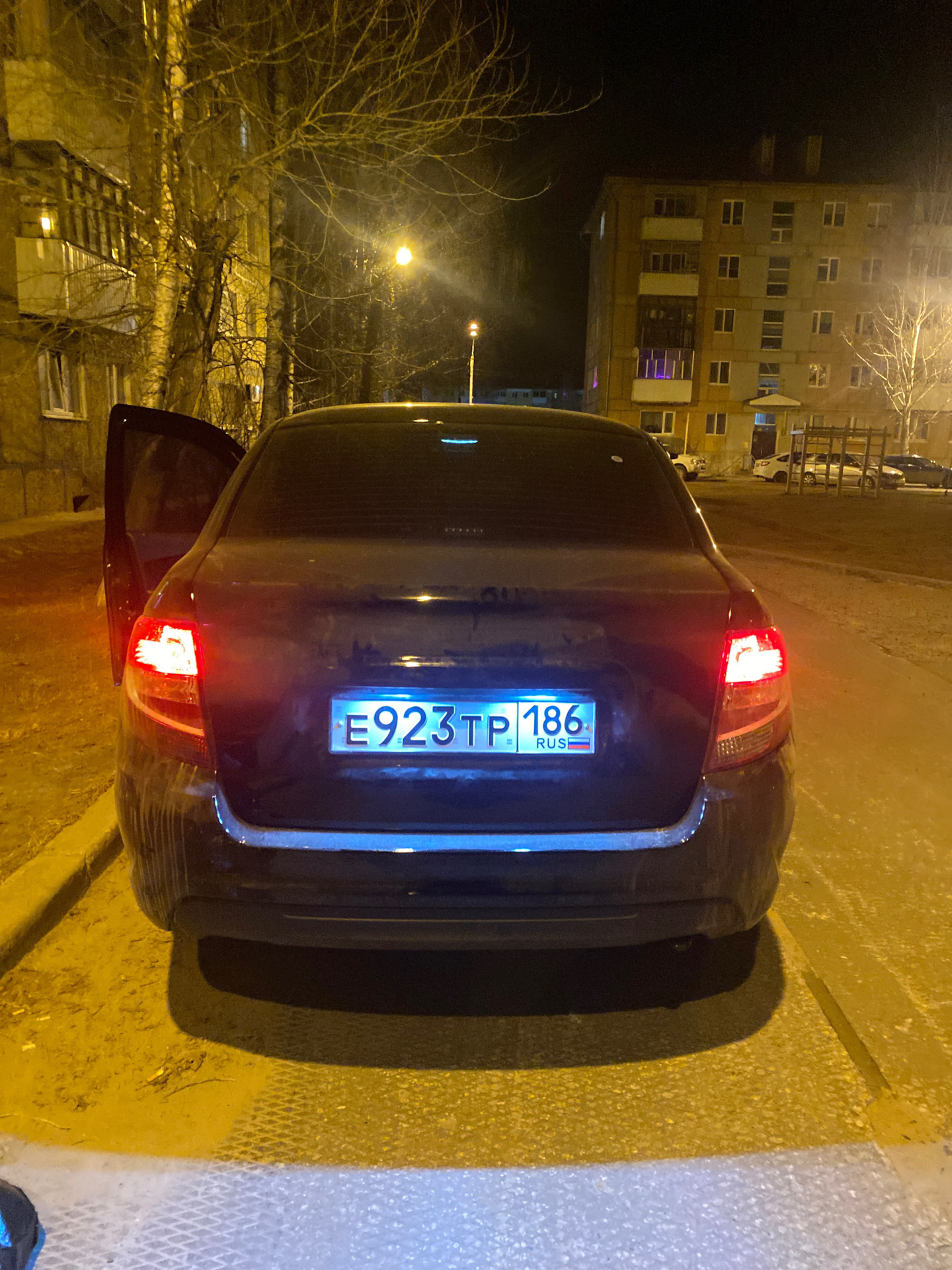 #7 Led подсветка заднего номера и силиконовые рамки — Lada Гранта (2G ...