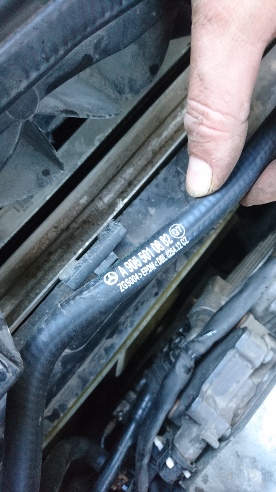 Замена рециркуляционного насоса ОЖ — Mercedes-Benz Sprinter (2G), 3,2 л ...