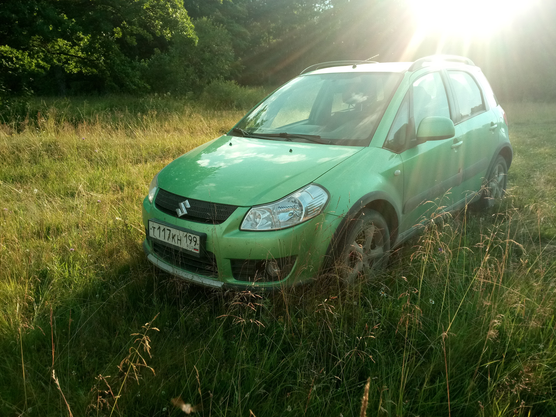 Автомобиль земли. Suzuki sx4 зеленая. Сузуки сх4 зеленый. Suzuki sx4 зеленая драйв2. Сузуки sx4 салатовый.