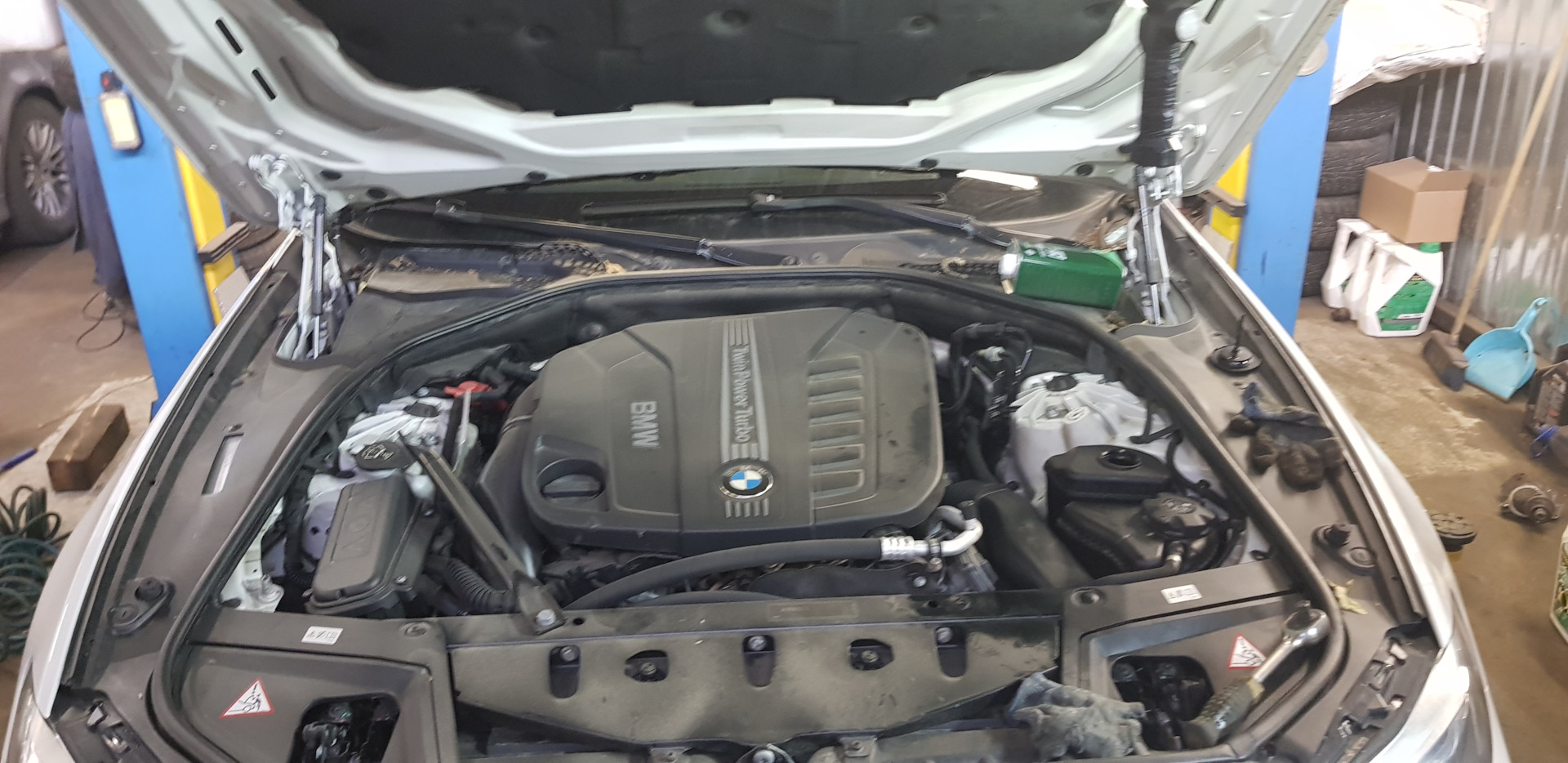 Замена жидкости ГУР — BMW 5 series (F10), 3 л, 2014 года | визит на ...