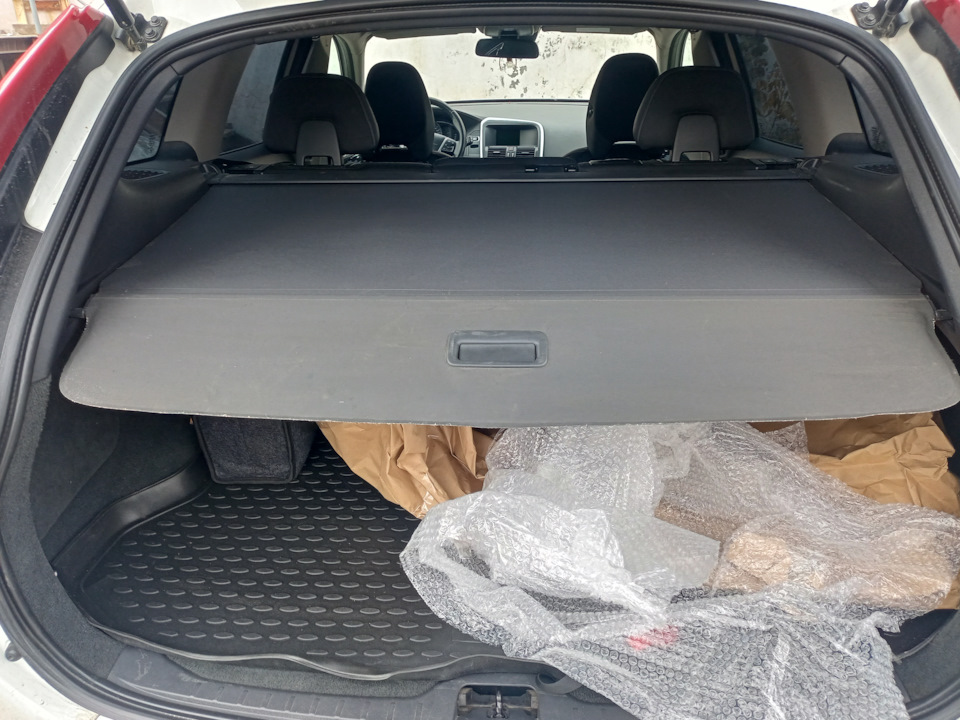 Шторка багажника и сетка багажная — Volvo XC60 (1G), 2,4 л, 2013 года ...