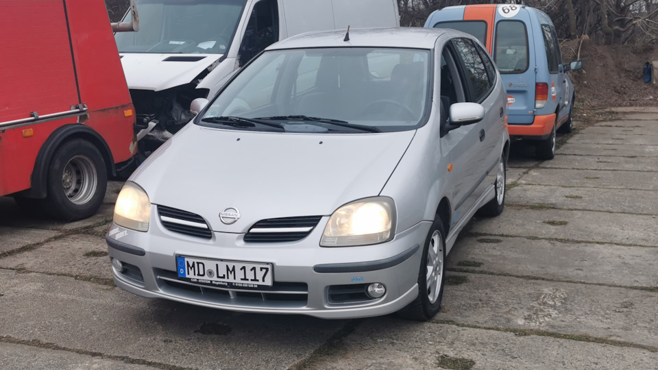 Nissan Almera Tino 2004