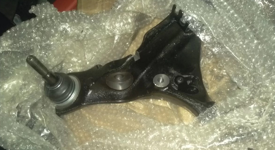 Рычаг range rover sport передней подвески верхний на Land Rover Range ...