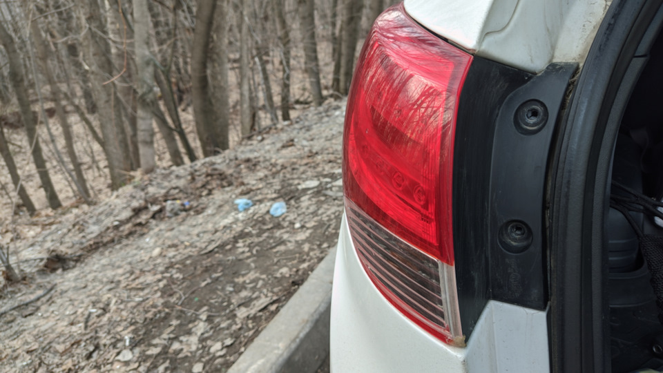 Замена ламп стоп-сигналов — Hyundai ix35, 2 л, 2015 года | электроника ...