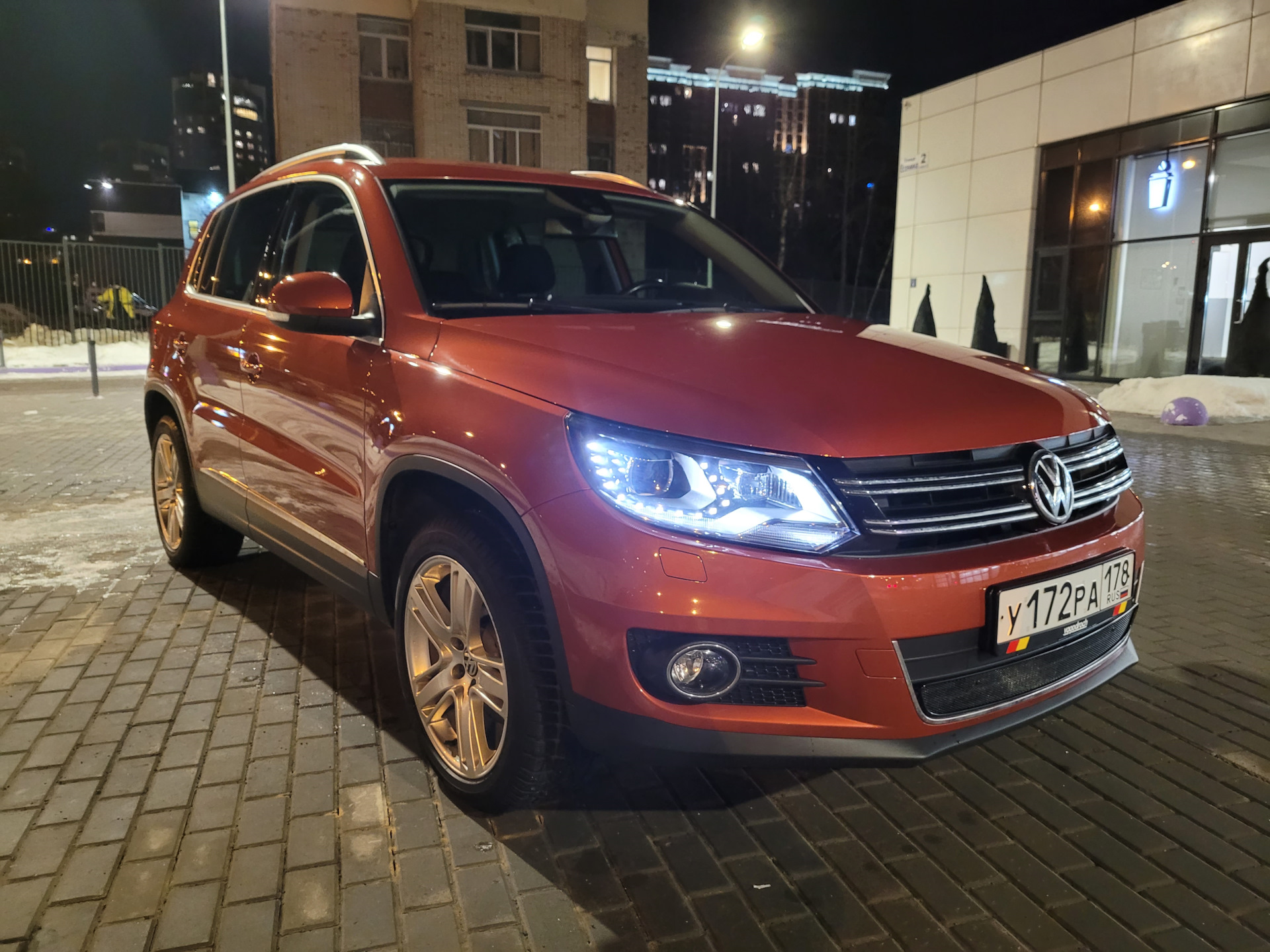 VW Tiguan Orange