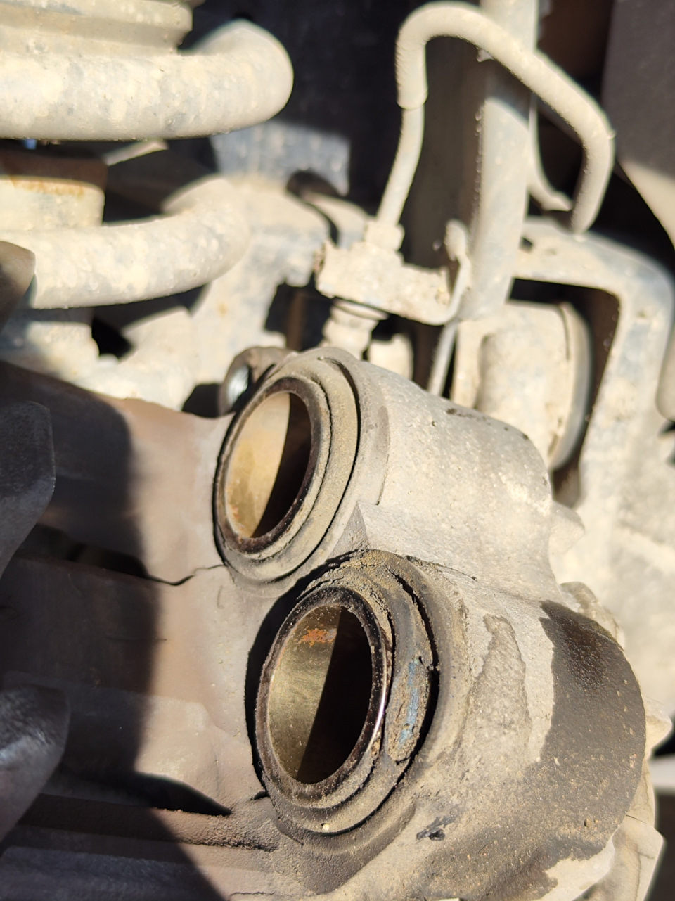 Замена пыльника суппорта и задних стоек стабилизатора — Mitsubishi ...