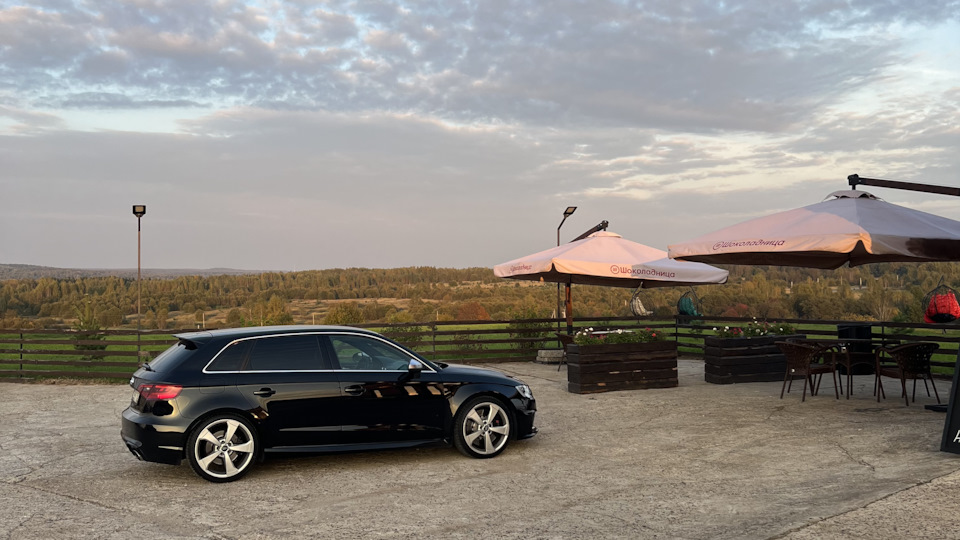 Audi RS3 Черная Булка