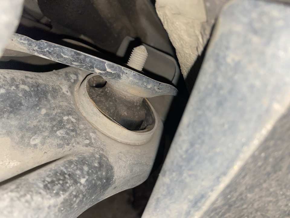 Замена задних Сайлент блоков передних рычагов — Volkswagen Tiguan (2G ...