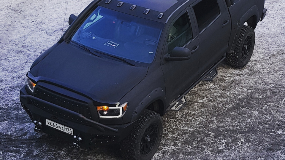 Toyota Tundra Черный 666
