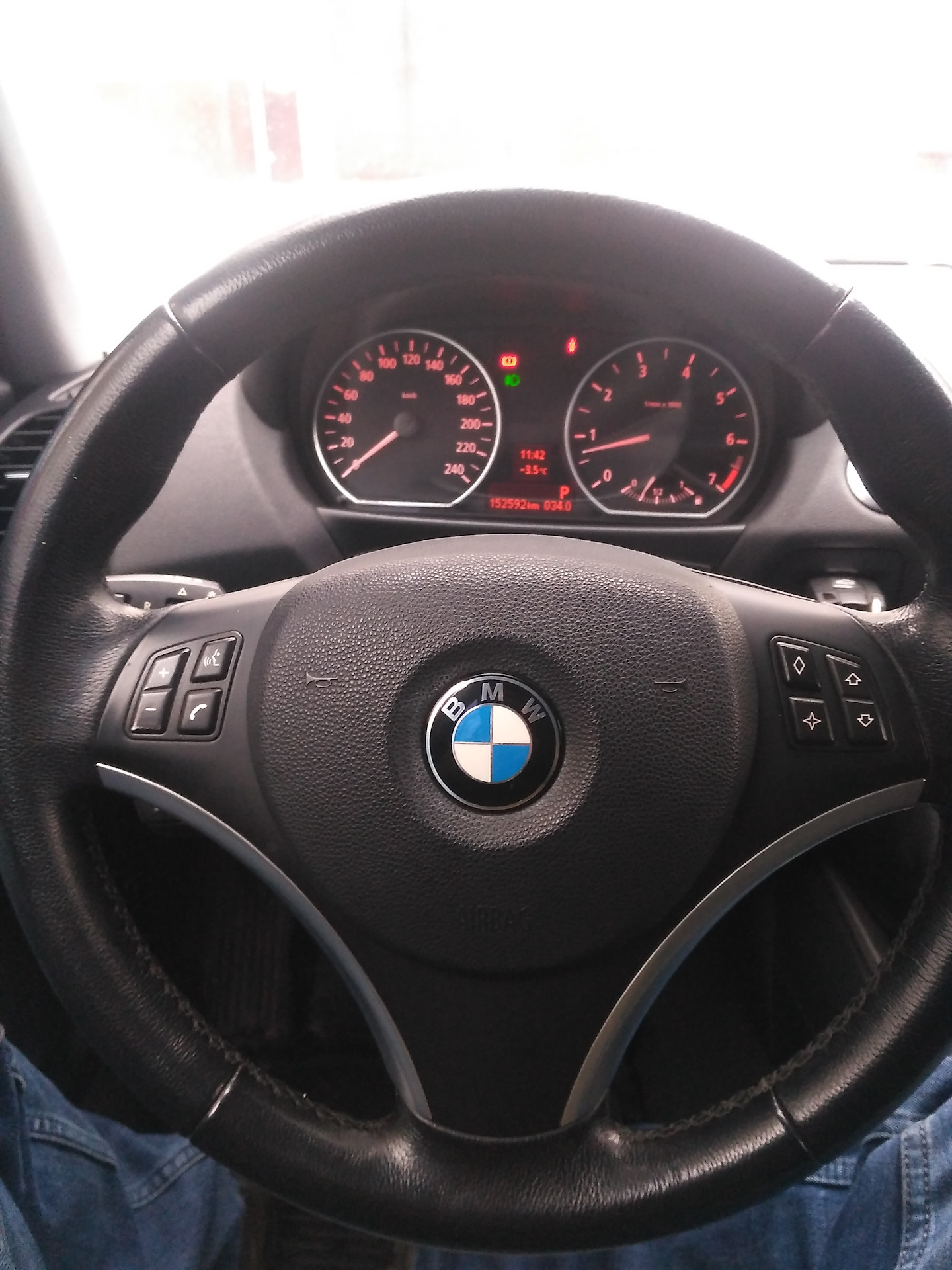 дооснащение круизом и мультирулем Bmw 1 Series 20 л 2005 года