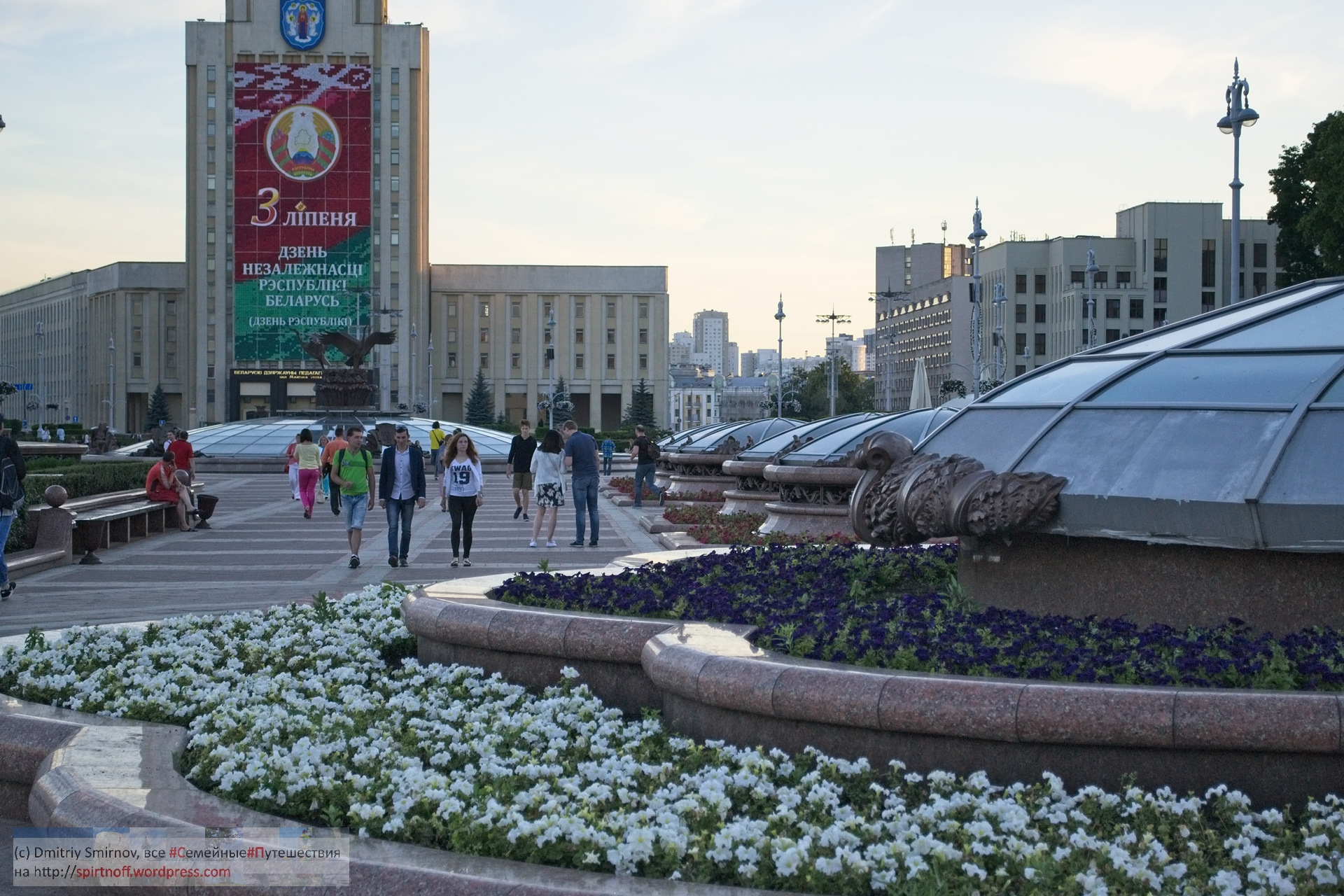 Немига в минске. Район Немига в Минске. Немига Беларусь улица. Достопримечательности на ул.Немига в Минске. Цветы Немига Минск.