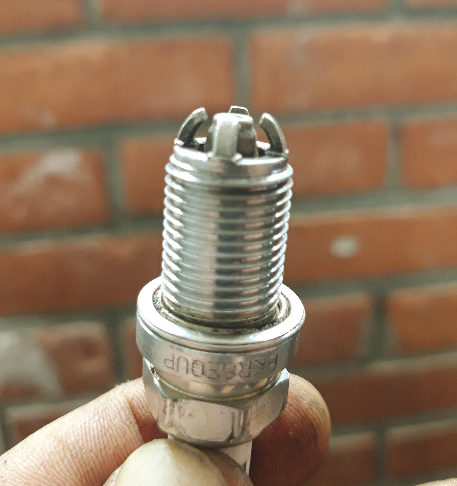 Свечи bmw x3 e83 2. 0 бензин. Свеча бмв х5 3. Как поменять свечи на 2. 0 бмв.