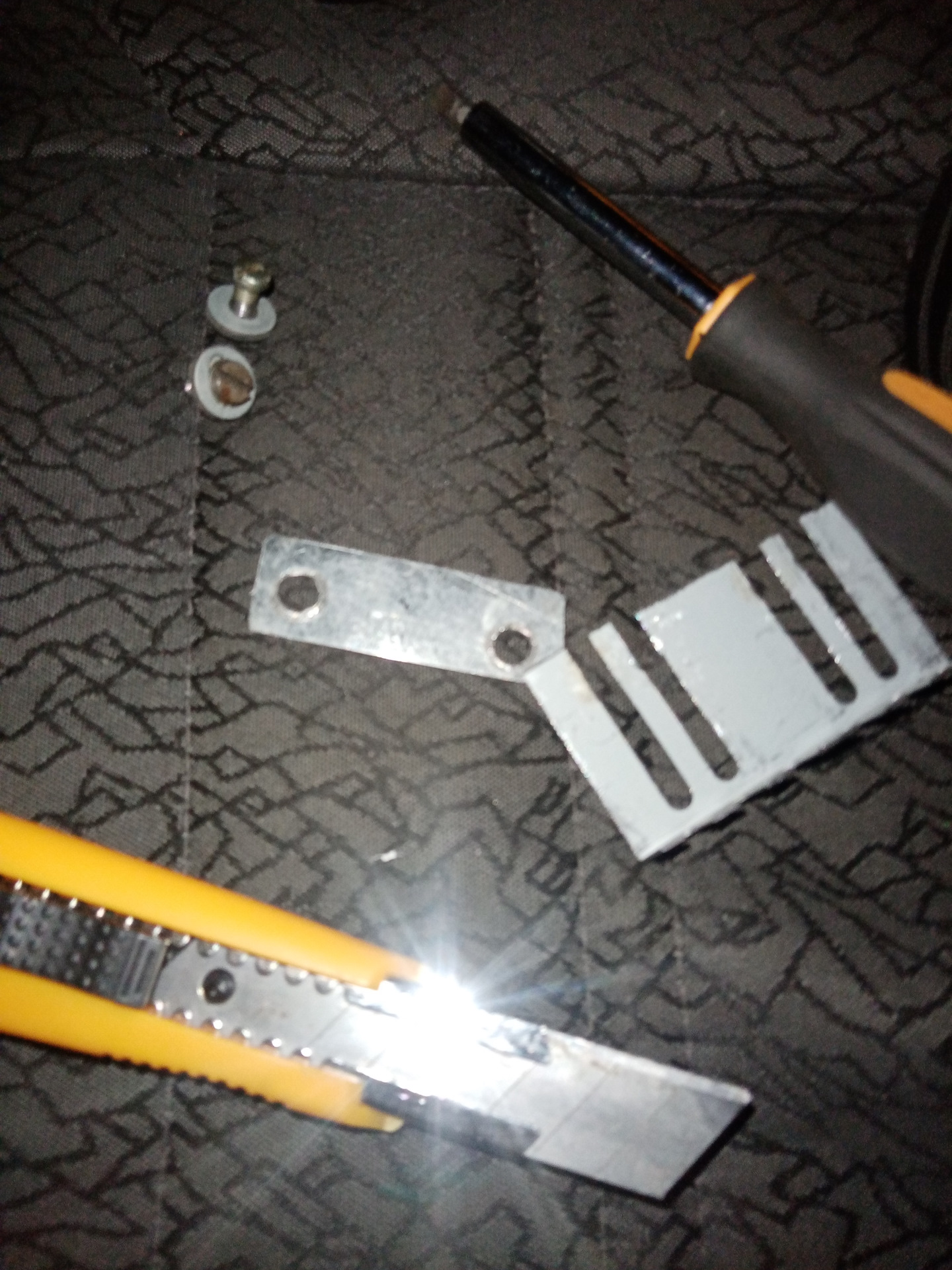 РЕШИЛ СВОЮ ***проблемы перезагрузка магнитолы постоянно*** — Audi 80 ...