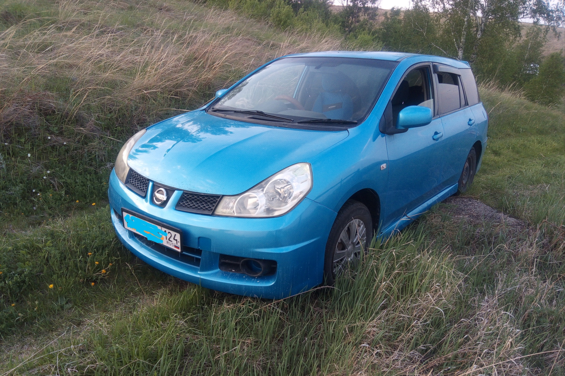 Nissan wingroad 2005. Ниссан вингроуд 2005. Багажник на крышу Nissan Wingroad y12.