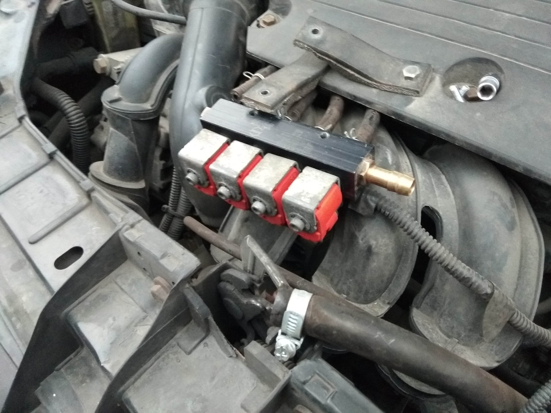 Чистка газовых форсунок Valtek. — Ford Fiesta (Mk V), 1,4 л, 2007 года ...