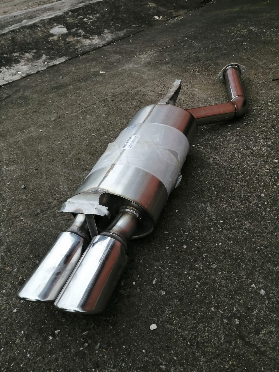 Magnaflow muffler. Глушитель из алюминия. Горячий глушитель. Машина труба. Выхлоп логотип.