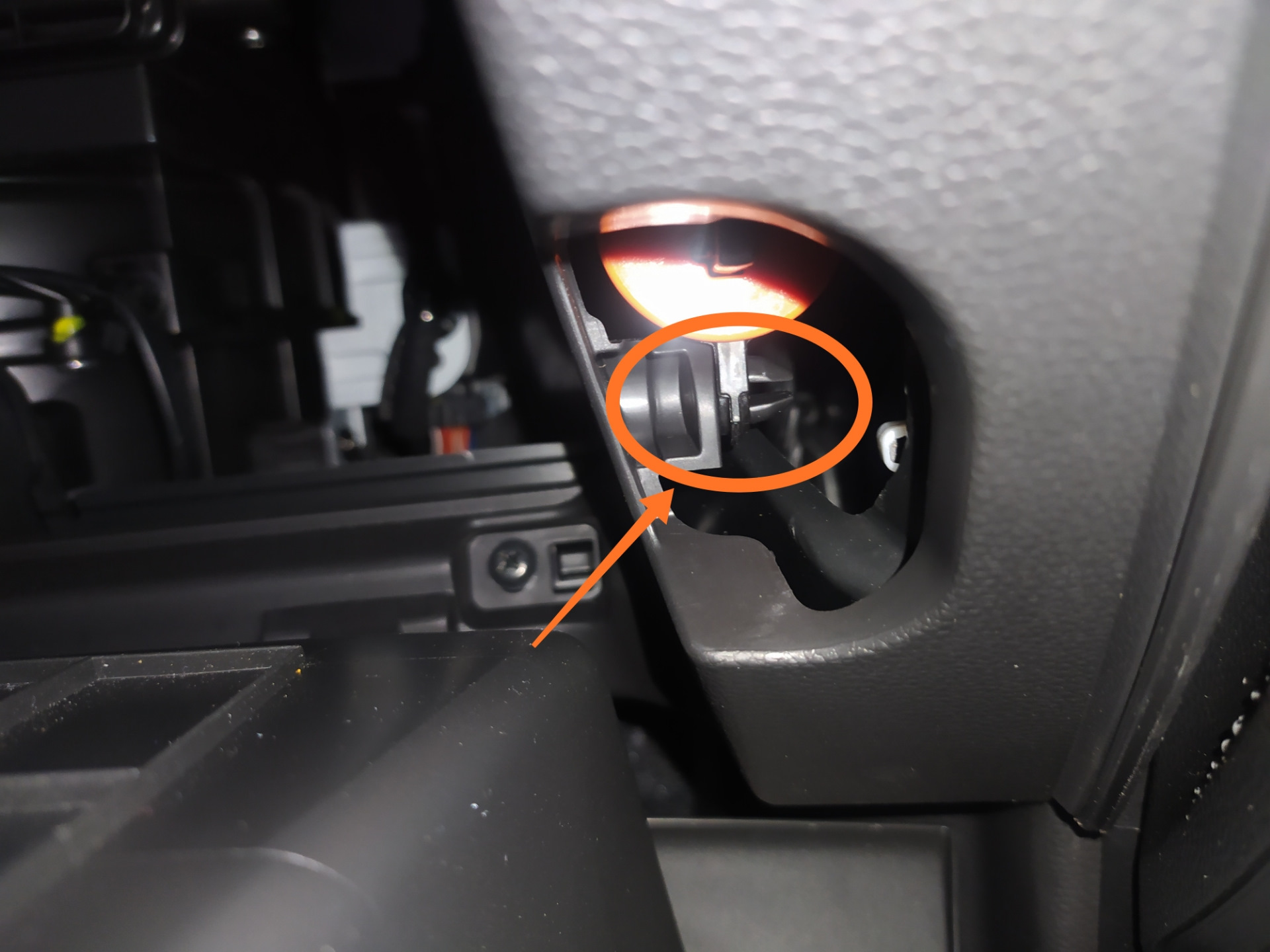 Как снять бардачок hyundai creta Убить "сверчка"! - Hyundai Creta (1G), 1,6 л, 2020 года наблюдение DRIVE2