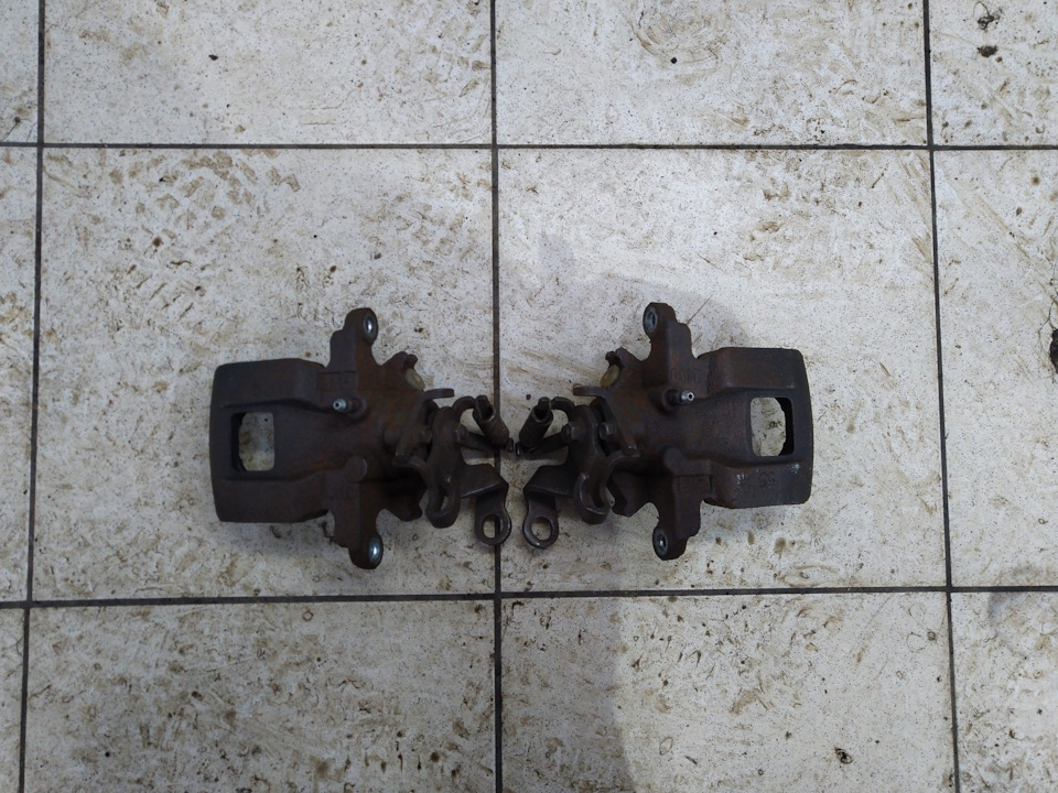 Задние тормозные суппорта ASX Outlander C4 Aircross 4008 на Citroen C4 ...