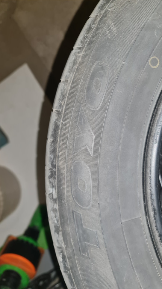 Шины летние Toyo 195/65 R15 на Toyota Prius (30), Toyota Prius (50). Б ...