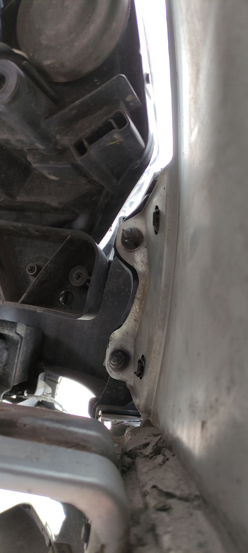 Течь бачка омывателя/снятие бампера — Volkswagen Passat B6, 2 л, 2007 ...