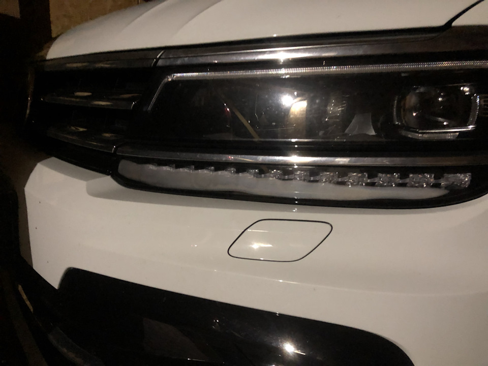 Первая проблема( запотела фара. — Volkswagen Tiguan (2G), 2 л., 2018 ...