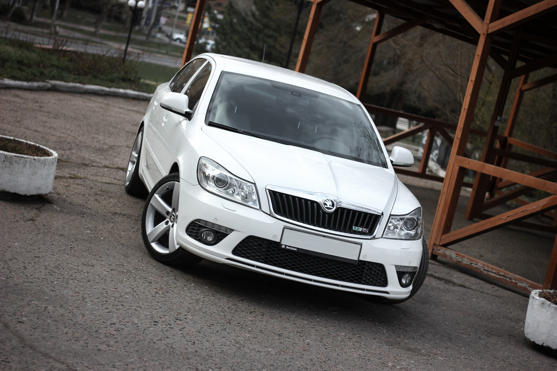 Roma a5 white. Skoda a5 RS. Skoda Octavia a5 RS белая. Skoda Octavia RS a5 серебристая. Daytona Octavia a5.