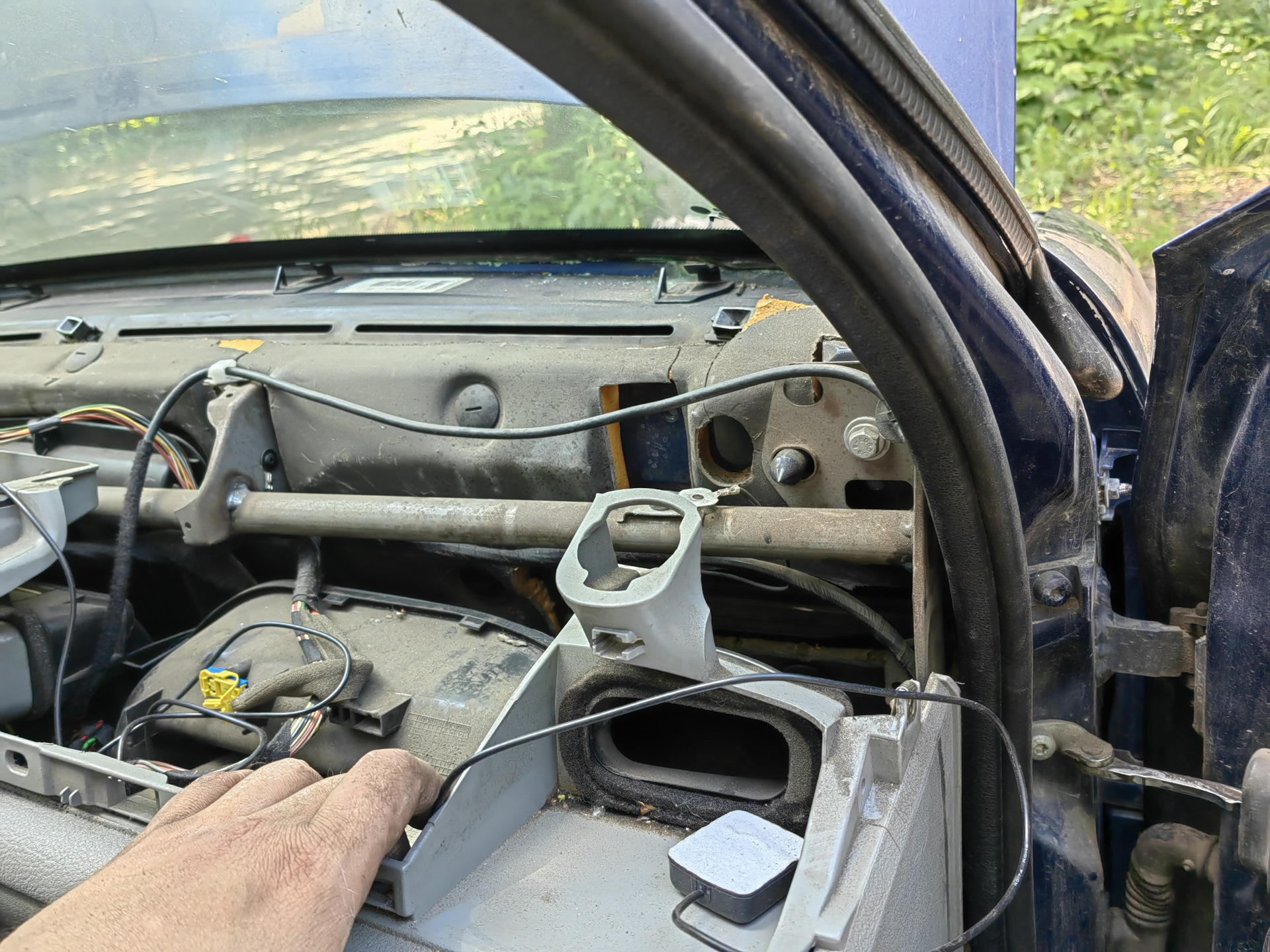 Дренажные отверстия солярис 2011. Уборка туалета. Ee830. Волшебный камень. Детейлинг мойка двс.