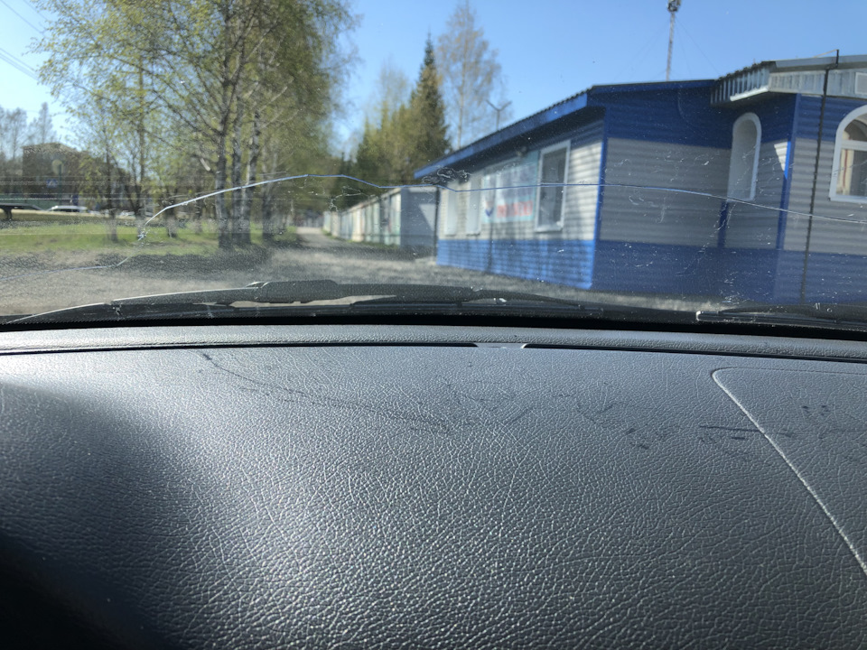 Замена лобового стекла — Lada Приора седан, 1,6 л, 2013 года | другое ...