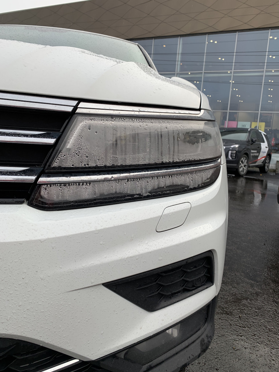 Потеет фара — Volkswagen Tiguan (2G), 2 л, 2018 года | другое | DRIVE2