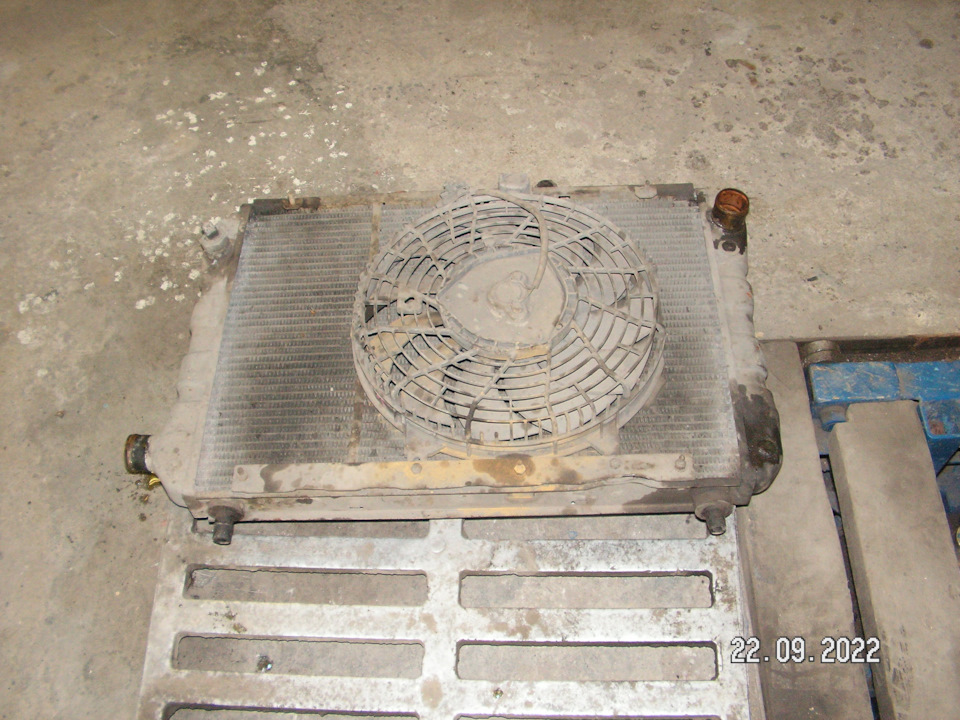 Так-же снял дополнительный радиатор. — Самодельный микроавтобус  ГЛОРИЯ