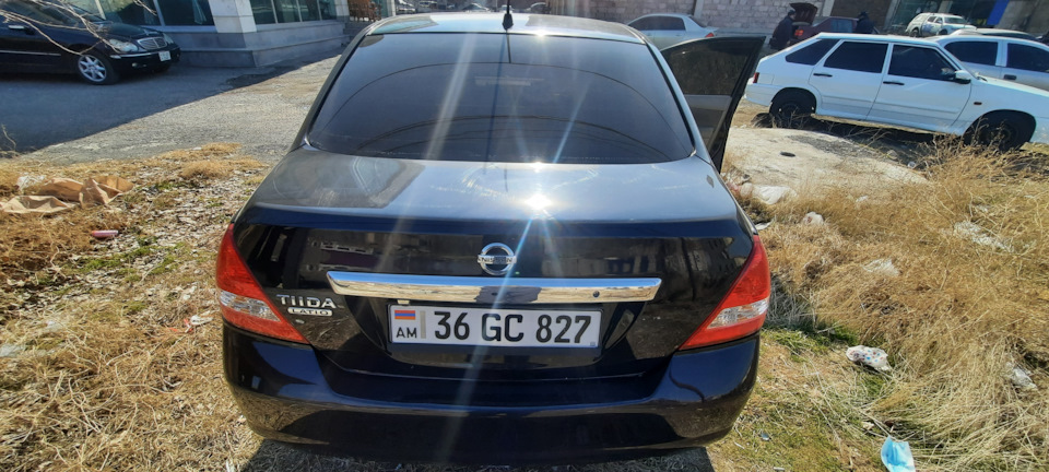 Почему замена световых сигналов необходима для автомобиля Nissan Tiida?