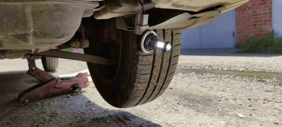 Цоколь лампы ДХО и тормозные колодки — Hyundai Solaris, 1,4 л, 2016 ...