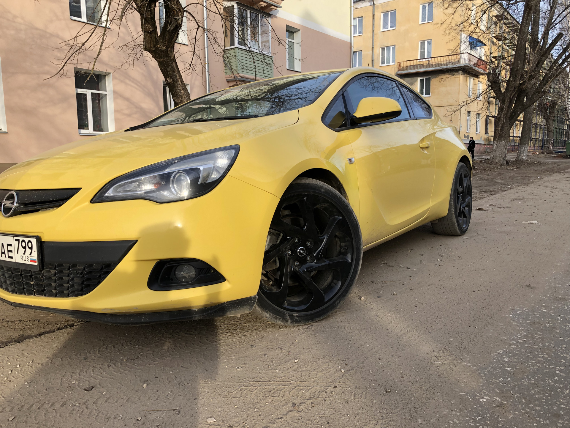 Opel 20. Диски Opel Astra j GTC. Opel Astra j GTC на 20 дисках. Opel Astra j GTC черный на 20 дисках.