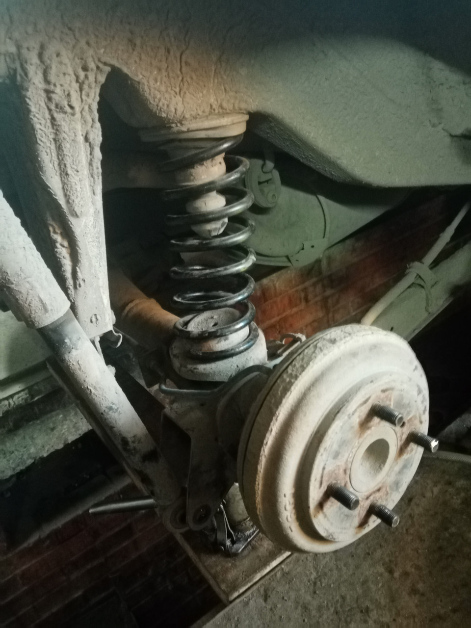 Меняем задние пружины — Suzuki Solio (1G), 1,3 л, 2007 года | визит на ...
