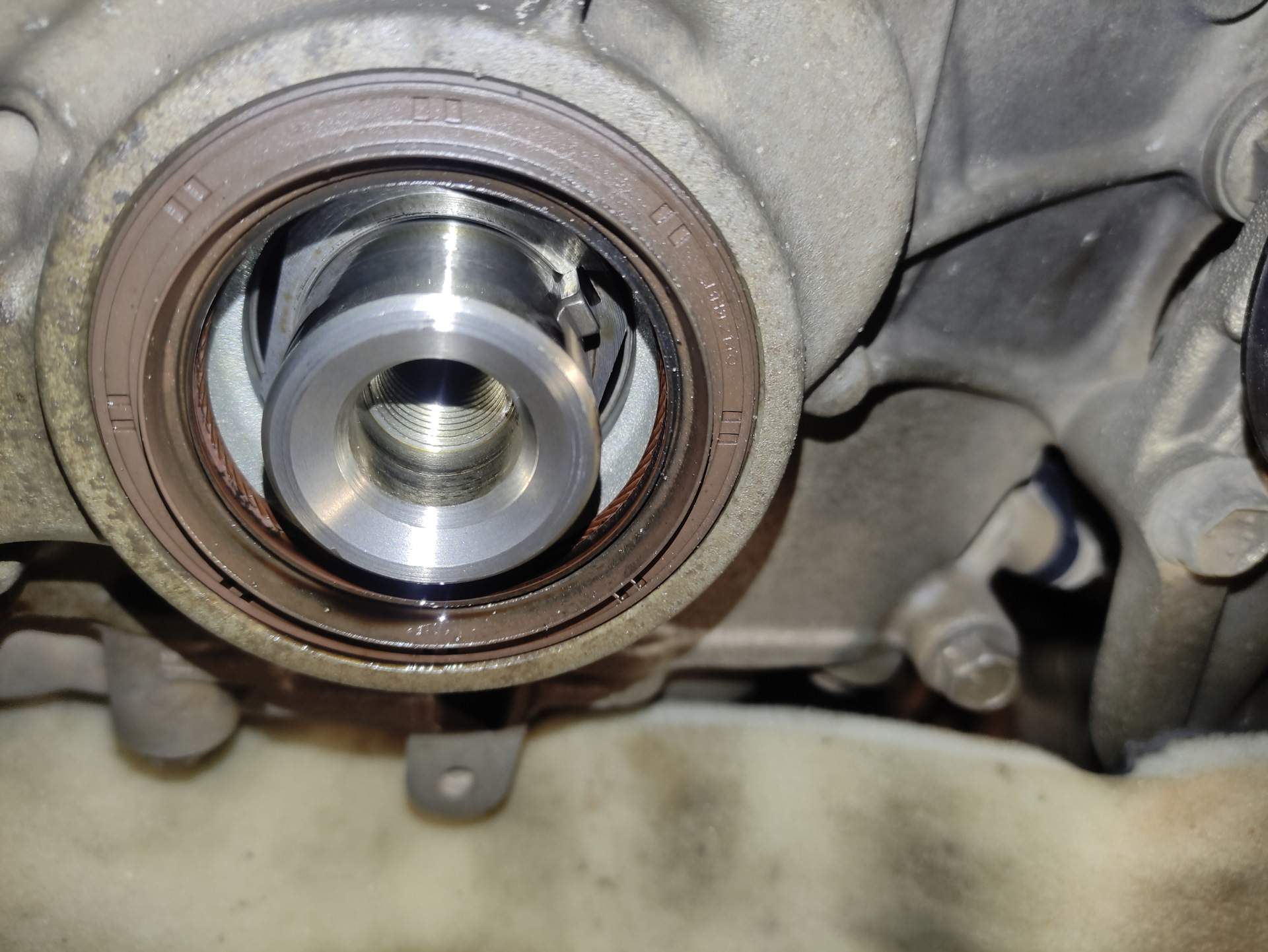 Передний сальник коленвала (2TR-FE) — Toyota Land Cruiser Prado 150 ...