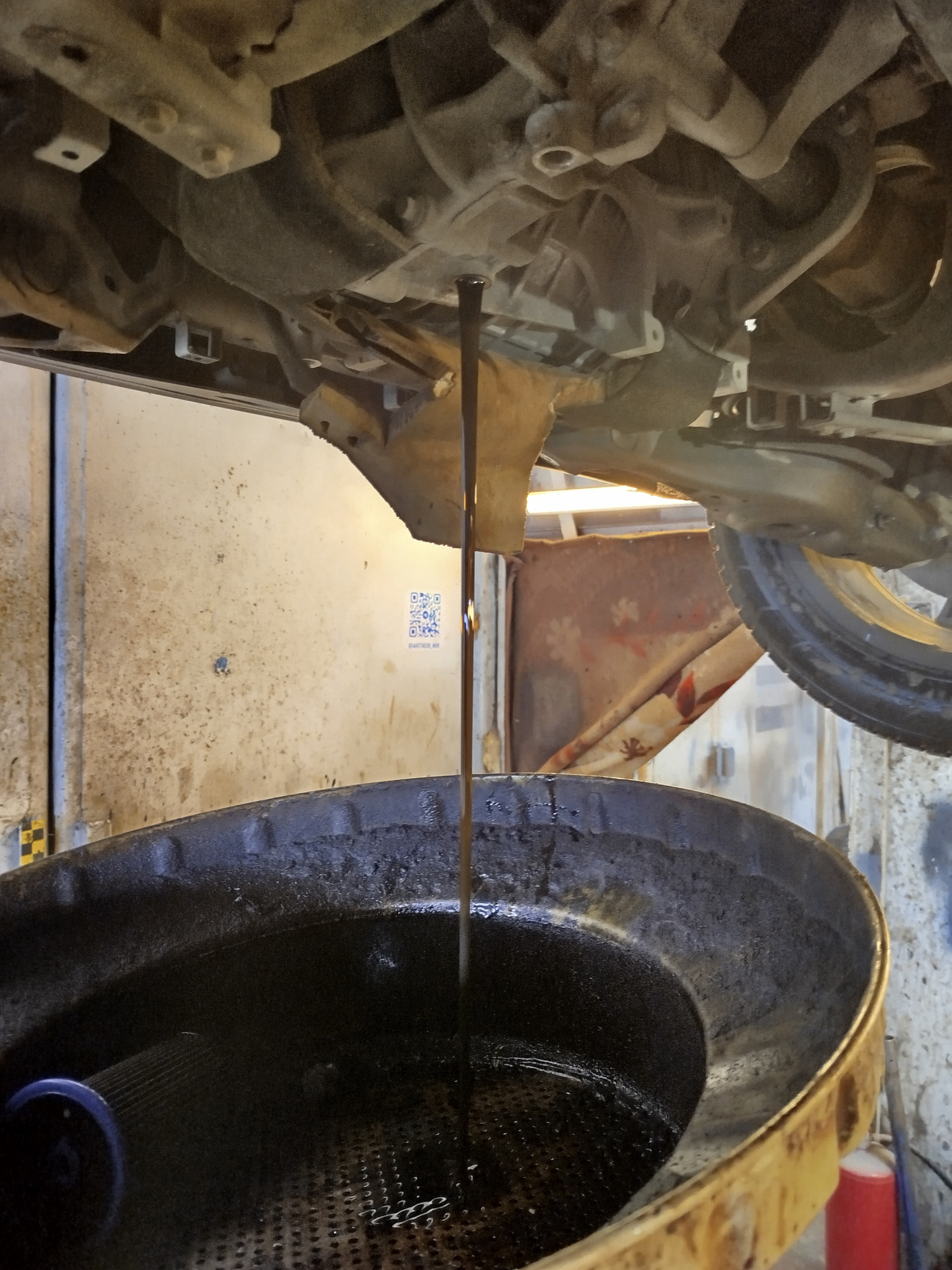 Задний редуктор, самое начало слива… — Zeekr X