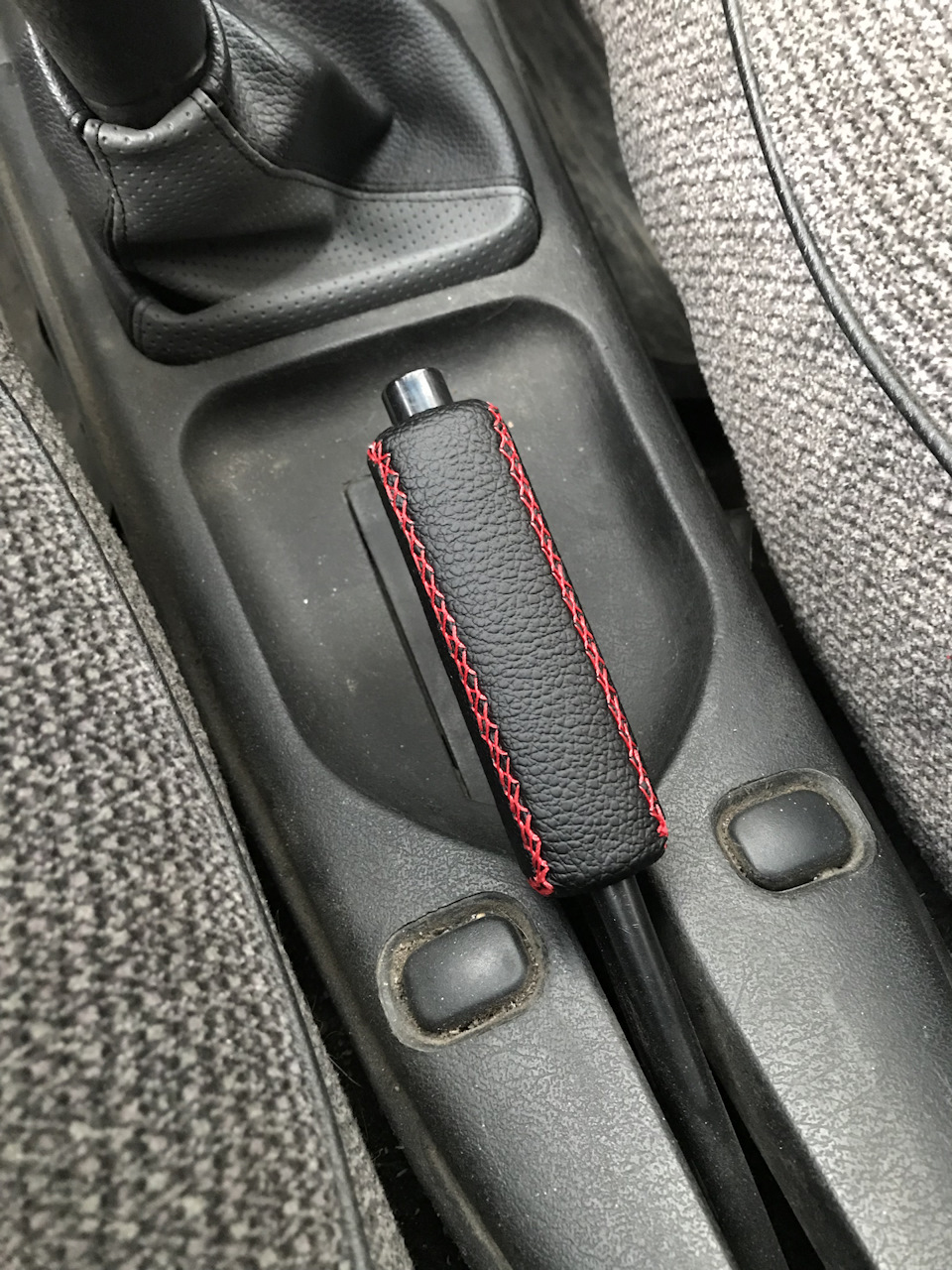 Нахлобучка на ручник и просто фото) — LADA 21099, 1,5 л., 2004 года ...