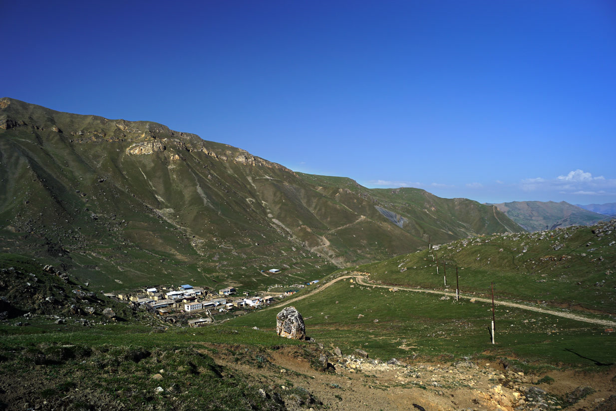 Погода село солнечный. Лакия Дагестан. Кумух горы Дагестана. Кумух село в Дагестане. Село Кумух Лакский район.