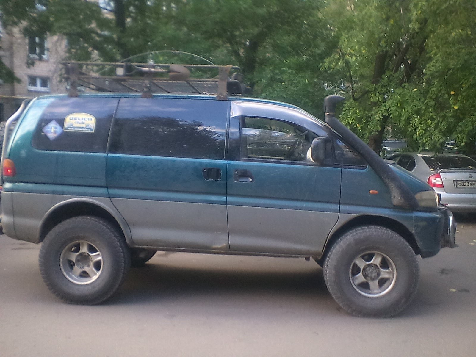 Лифт 2 дюйма делика. Резина на делику. Делика на 31 колесах. Резина на делику. Delica p35w.