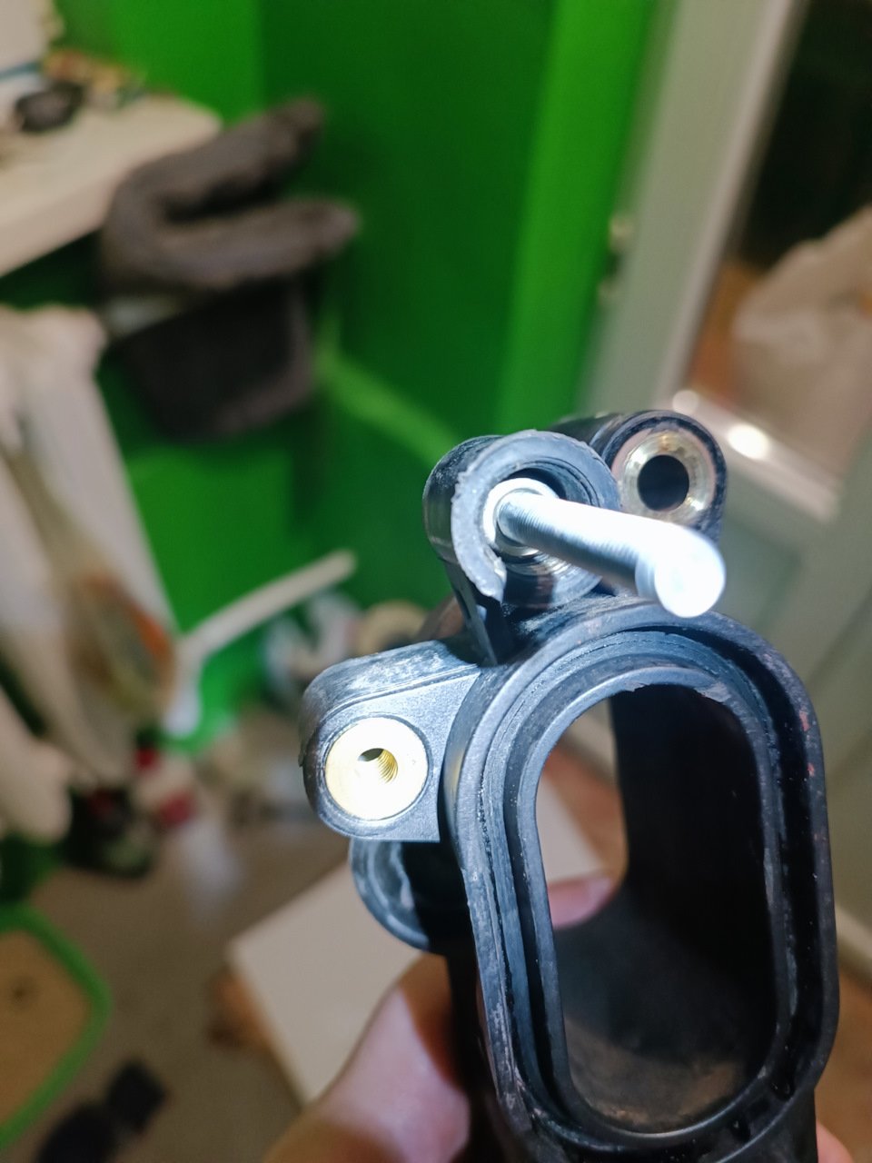 Гайка внутри. — Jaguar X-Type